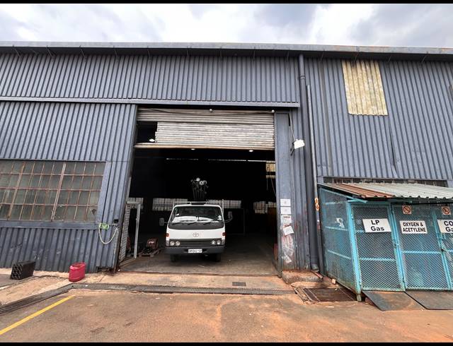 1,100M² WAREHOUSE TO LET IN SEBENZA